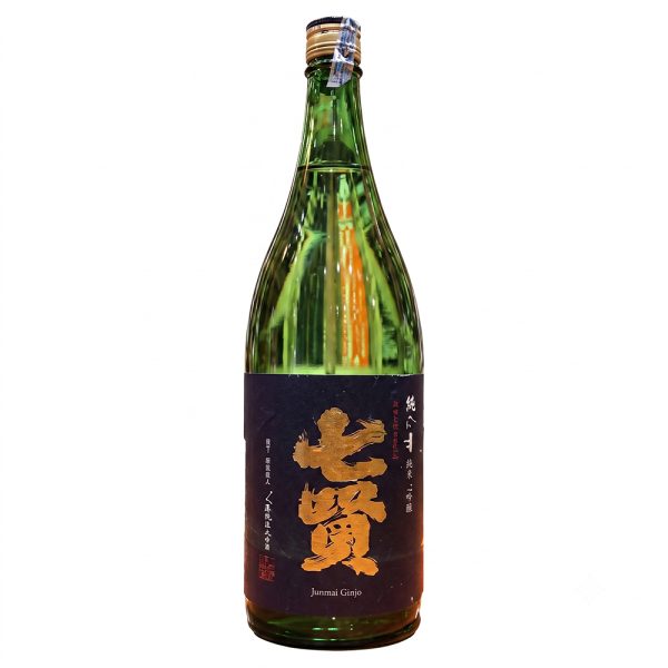 Rượu Sake Shichiken Kinuoaji Junmaidaiginjo 1800ml thuộc nhóm sake nhật bản. Nhãn/nhà sản xuất được ghi nhận: Shichiken. Phân loại/đặc điểm nhận diện: Junmai Daiginjo. Quy cách: dung tích 1800ml